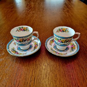 Porcelana kostna filiżanki