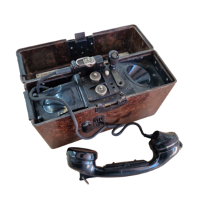 Niemiecki telefon FF33 z 1940 roku